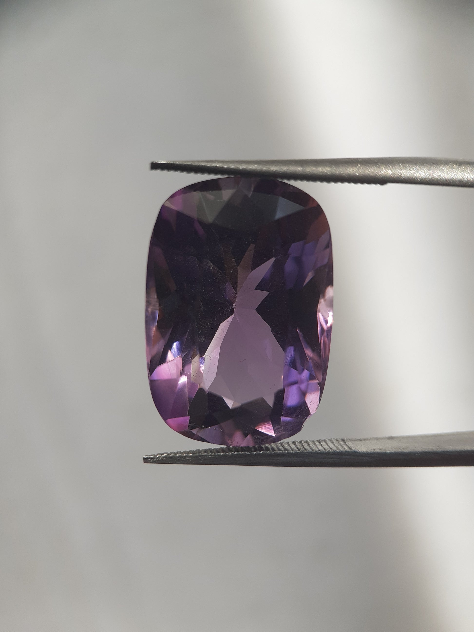 Natural medium purple Amethyst - 11.27 ct - cushion - unheated - certified by NGB - Natural Gems Belgium