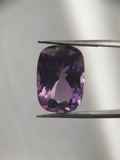 Natural medium purple Amethyst - 11.27 ct - cushion - unheated - certified by NGB - Natural Gems Belgium