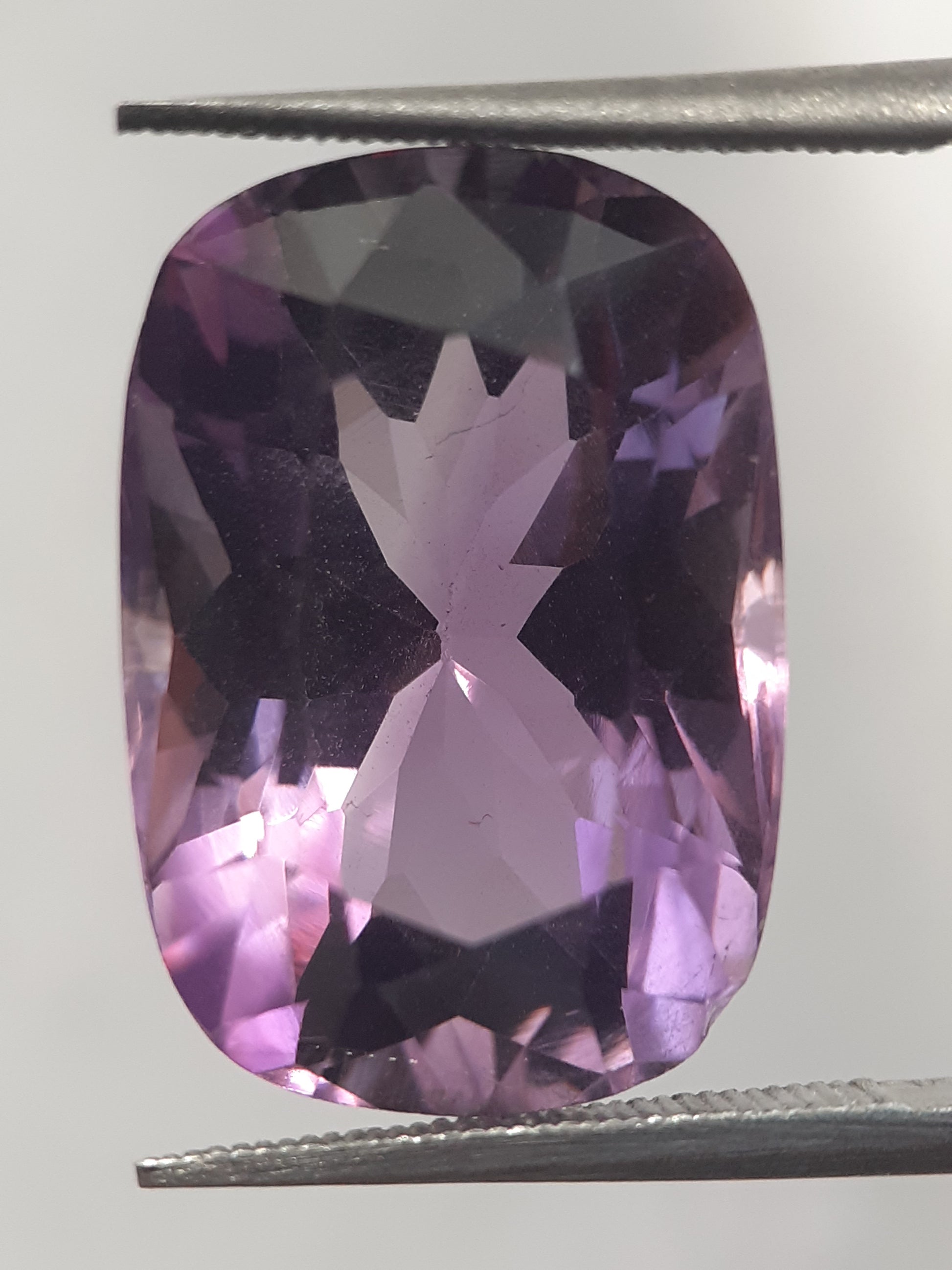 Natural medium purple Amethyst - 11.27 ct - cushion - unheated - certified by NGB - Natural Gems Belgium