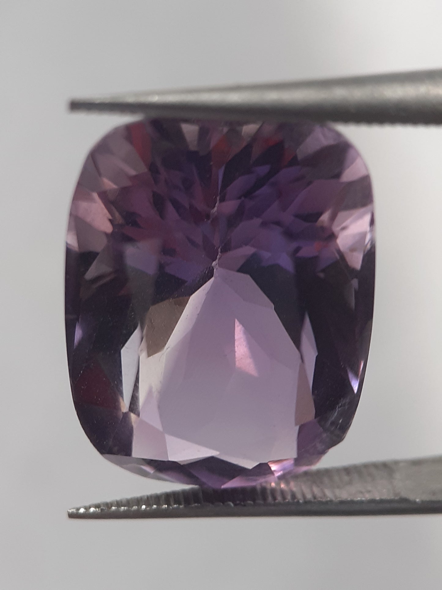 Natural medium purple Amethyst - 11.27 ct - cushion - unheated - certified by NGB - Natural Gems Belgium