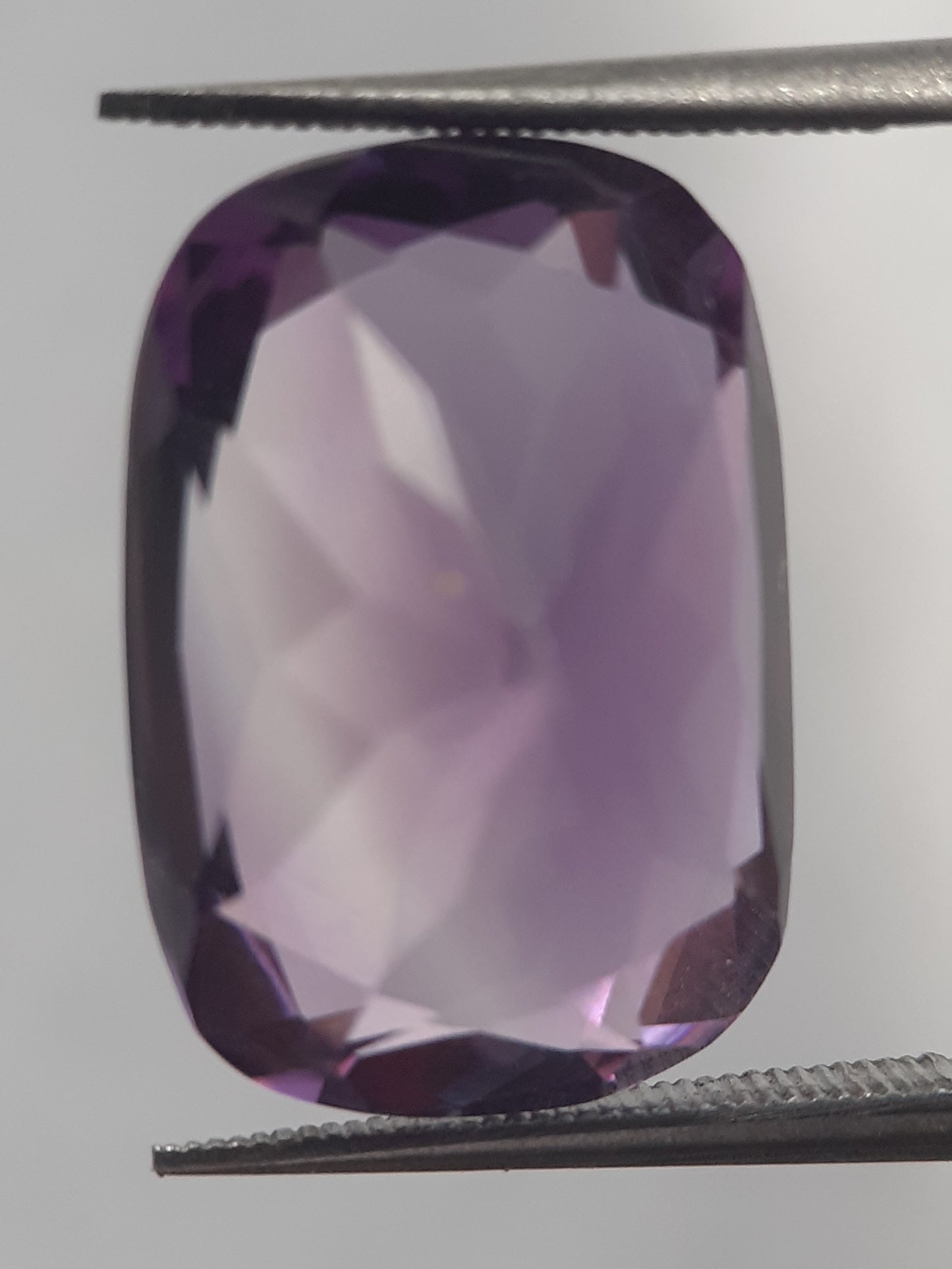 Natural medium purple Amethyst - 11.27 ct - cushion - unheated - certified by NGB - Natural Gems Belgium