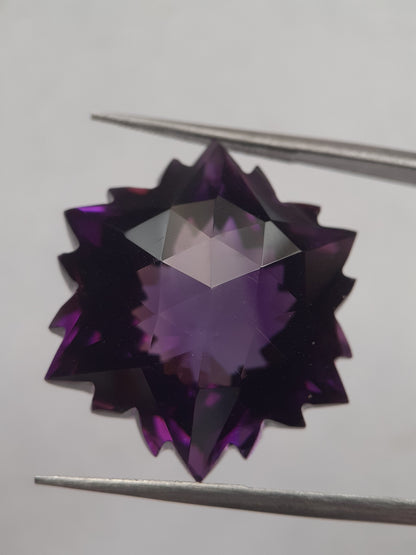 Natural deep purple Amethyst - 33.13 ct - AAA grade - hexagon snowflake - unheated - Natural Gems Belgium