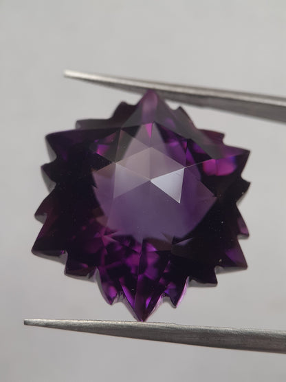 Natural deep purple Amethyst - 33.13 ct - AAA grade - hexagon snowflake - unheated - Natural Gems Belgium