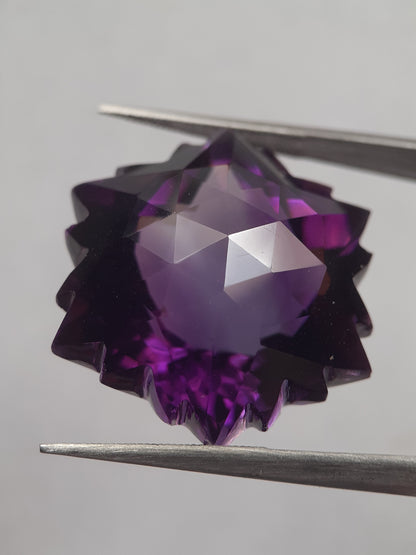 Natural deep purple Amethyst - 33.13 ct - AAA grade - hexagon snowflake - unheated - Natural Gems Belgium