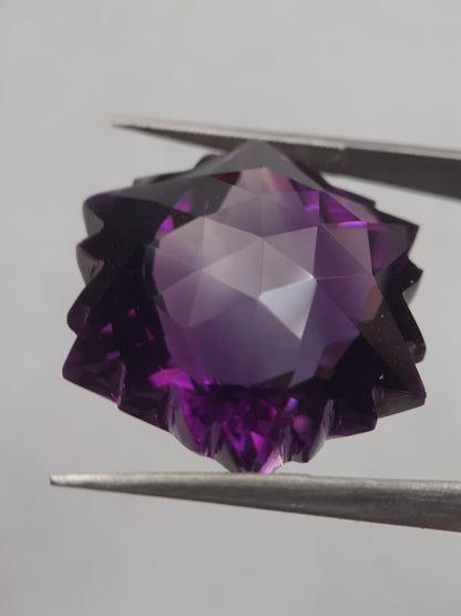 Natural deep purple Amethyst - 33.13 ct - AAA grade - hexagon snowflake - unheated - Natural Gems Belgium