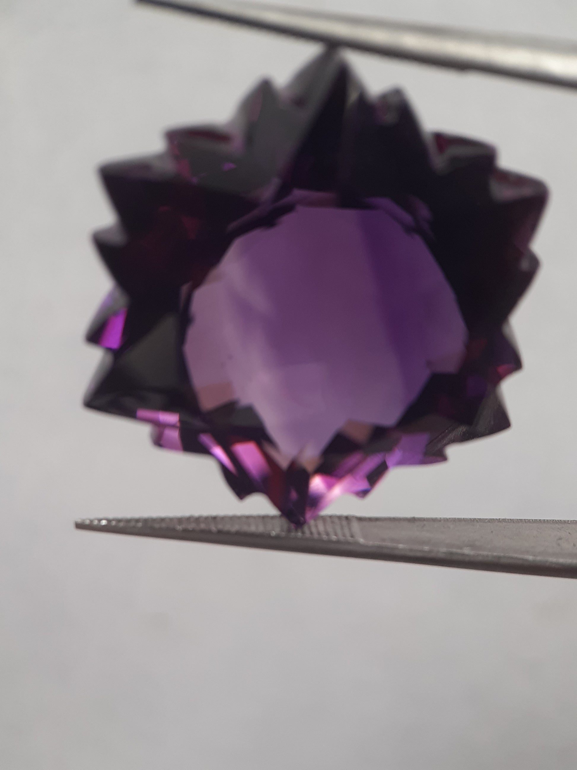 Natural deep purple Amethyst - 33.13 ct - AAA grade - hexagon snowflake - unheated - Natural Gems Belgium