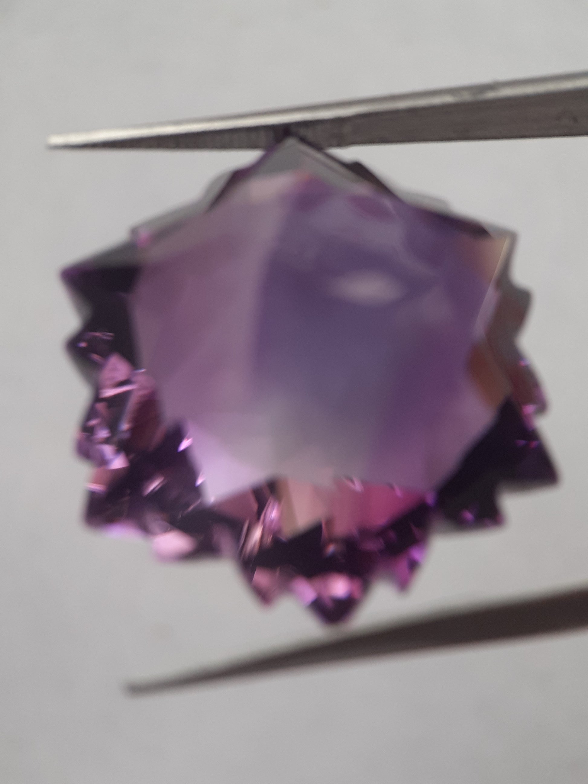 Natural deep purple Amethyst - 33.13 ct - AAA grade - hexagon snowflake - unheated - Natural Gems Belgium