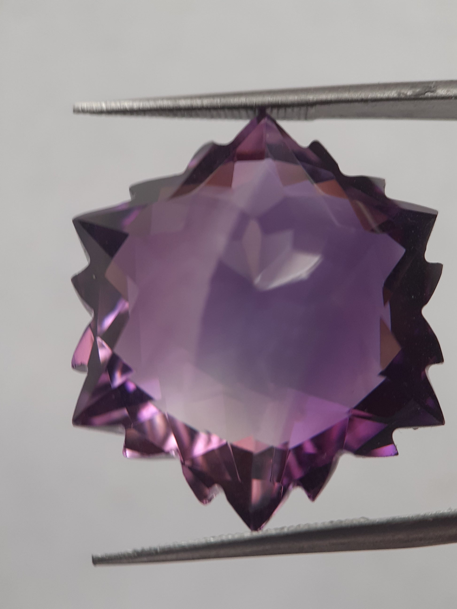 Natural deep purple Amethyst - 33.13 ct - AAA grade - hexagon snowflake - unheated - Natural Gems Belgium