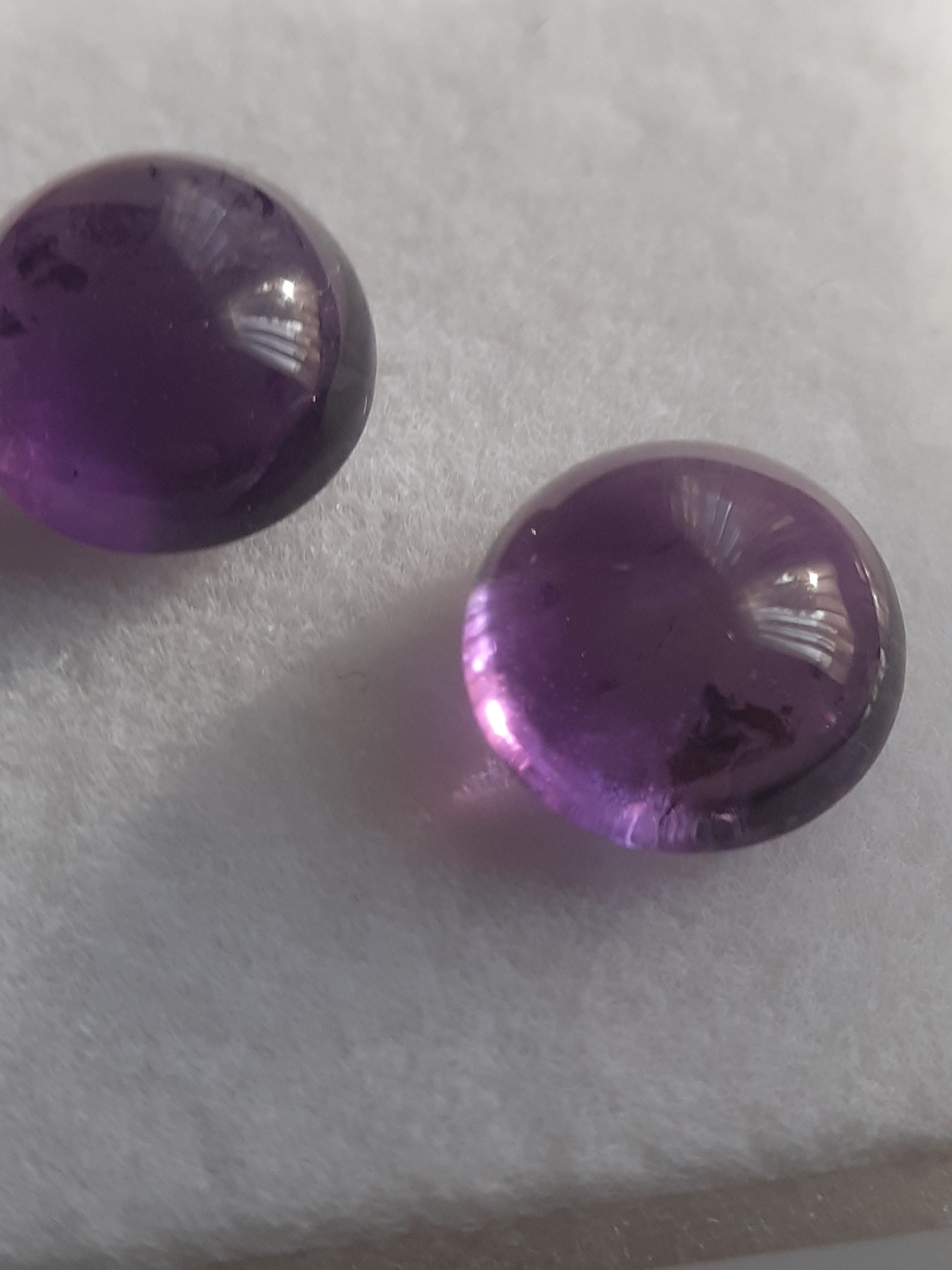 Natural purple Amethyst - matching pair - 2.89 tcw - round cabochon - approx 2.9 mm - unheated - Natural Gems Belgium