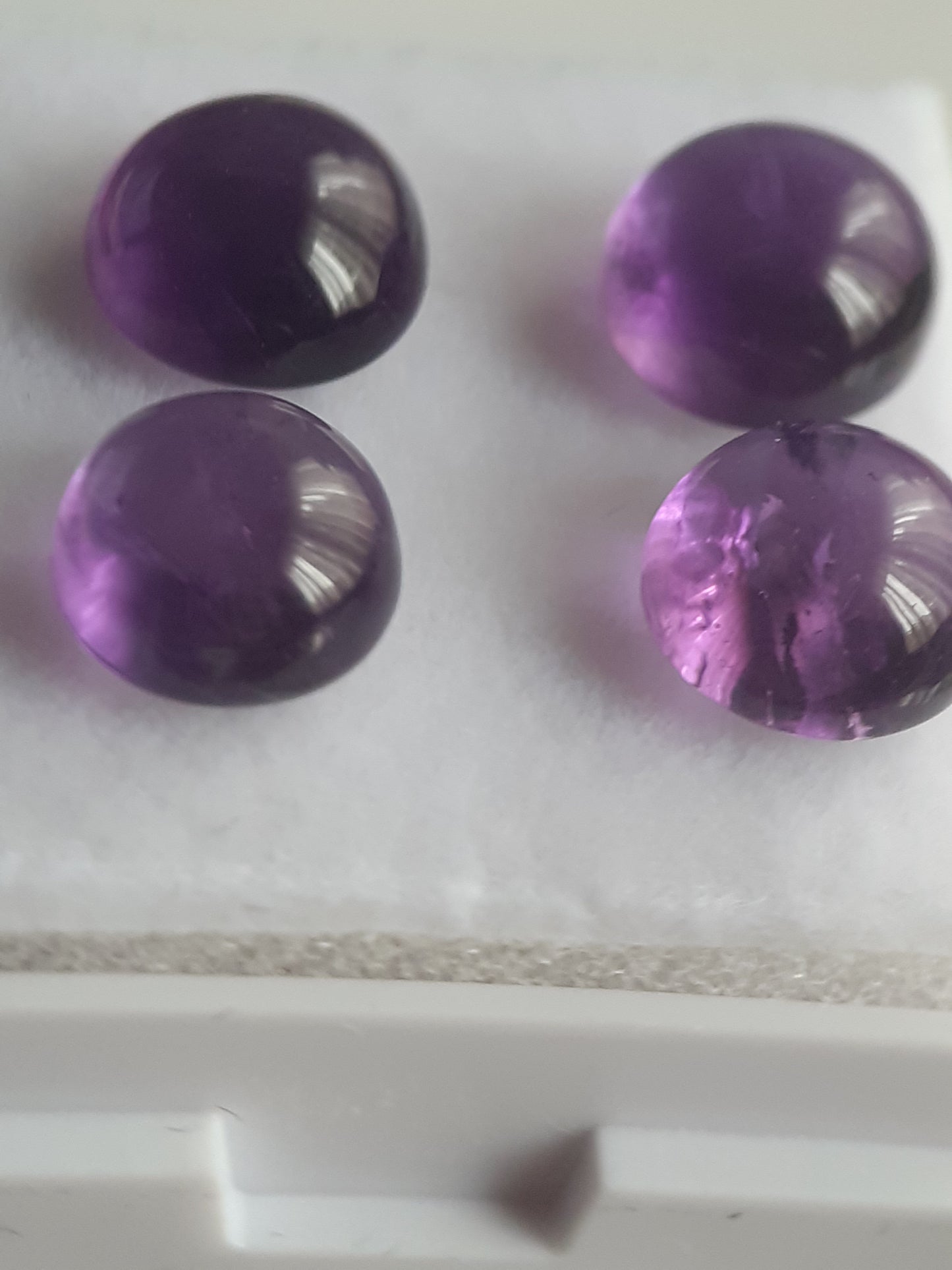 Natural purple Amethyst - set of 4 - 6.31 tcw - round cabochon - approx 7 x 7 mm - unheated - Natural Gems Belgium