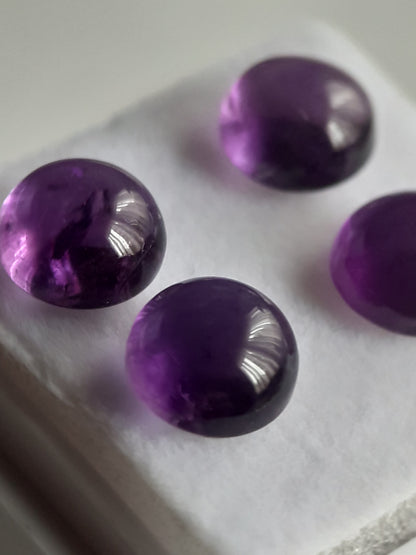 Natural purple Amethyst - set of 4 - 6.31 tcw - round cabochon - approx 7 x 7 mm - unheated - Natural Gems Belgium