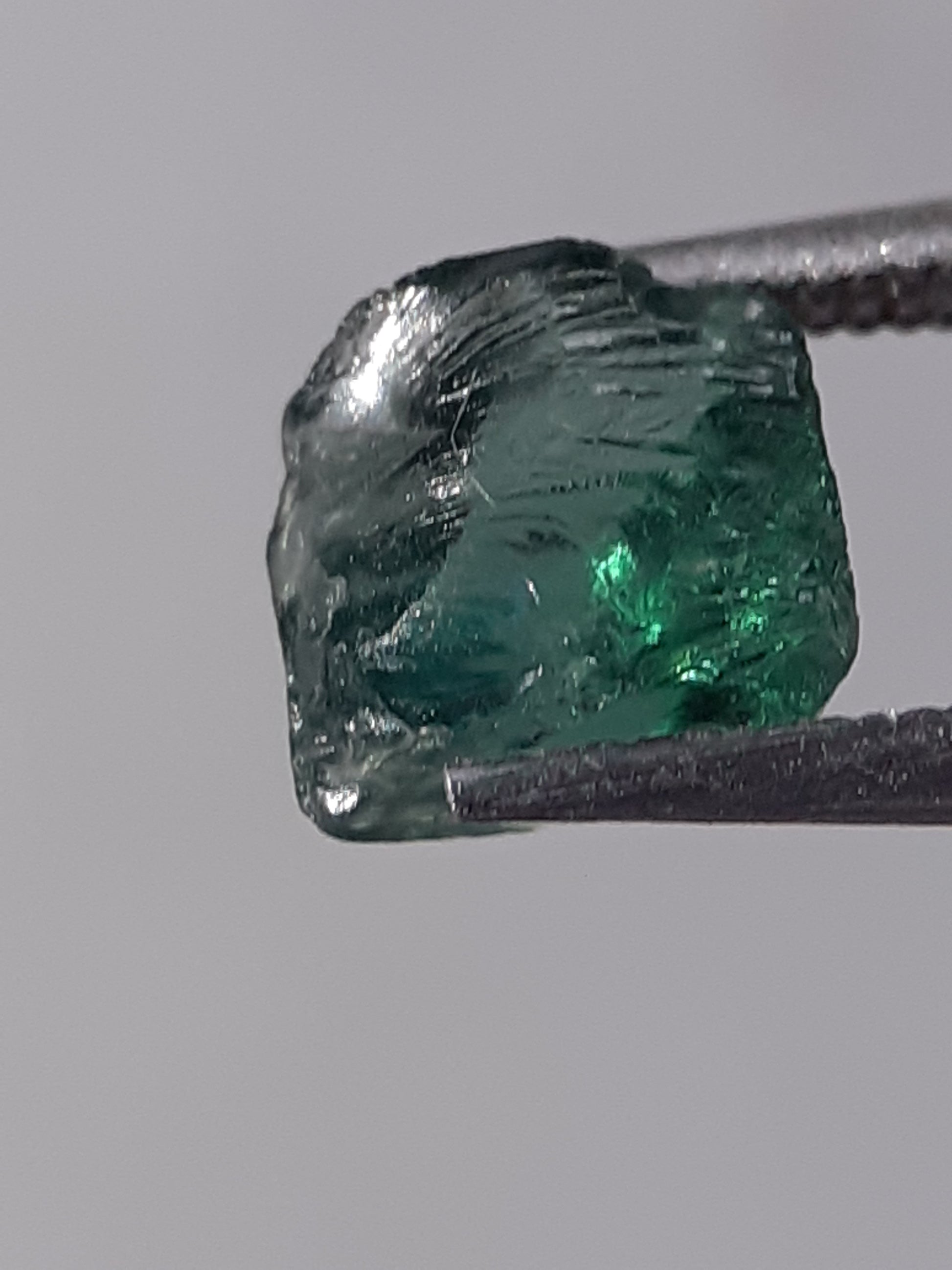 Natural Green Apatite - 0.56 ct - Rough Gemstone - unheated - Natural Gems Belgium