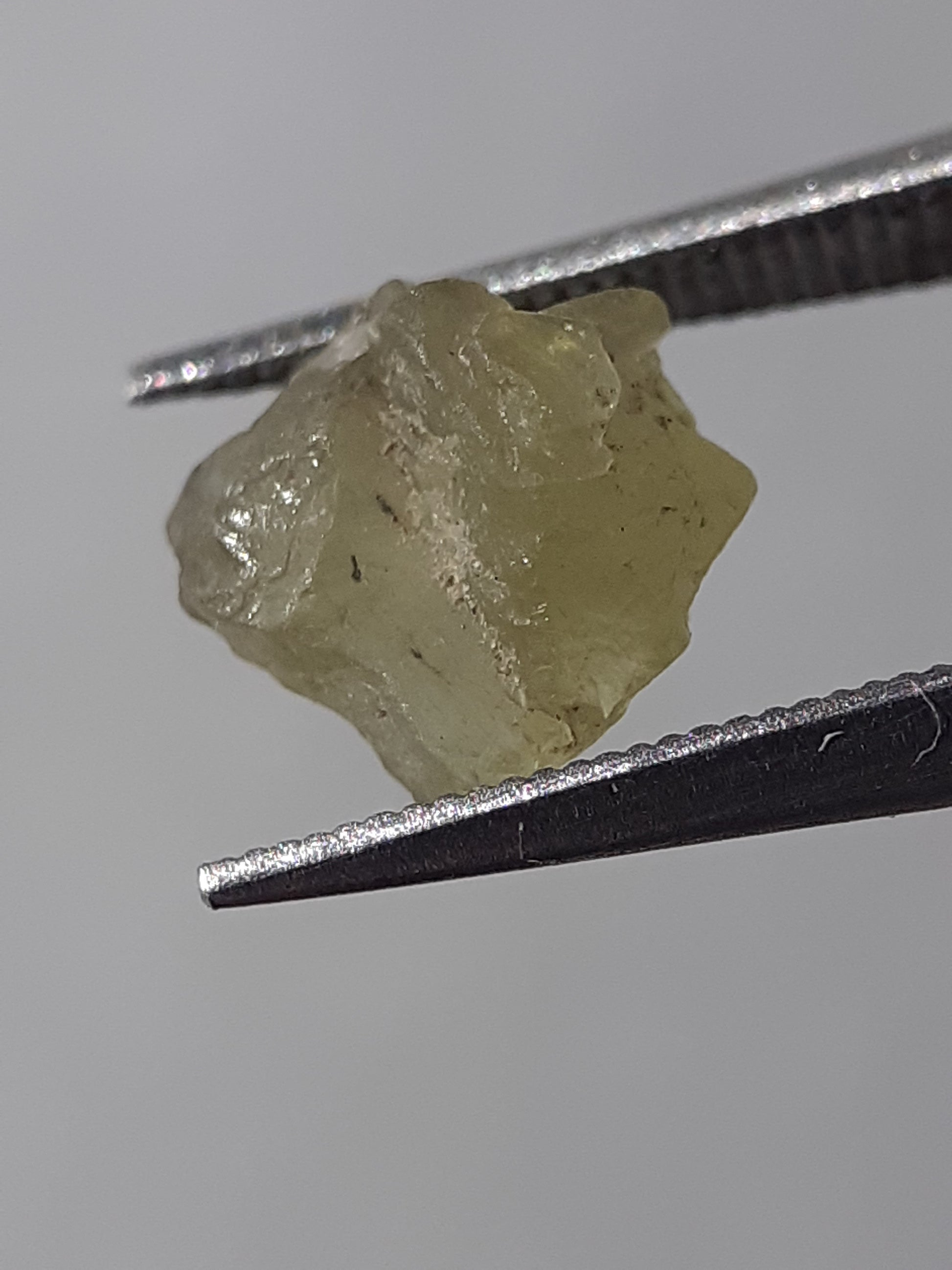 Natural Greenish Yellow Apatite - 1.19 ct - Rough Gemstone - unheated - Natural Gems Belgium