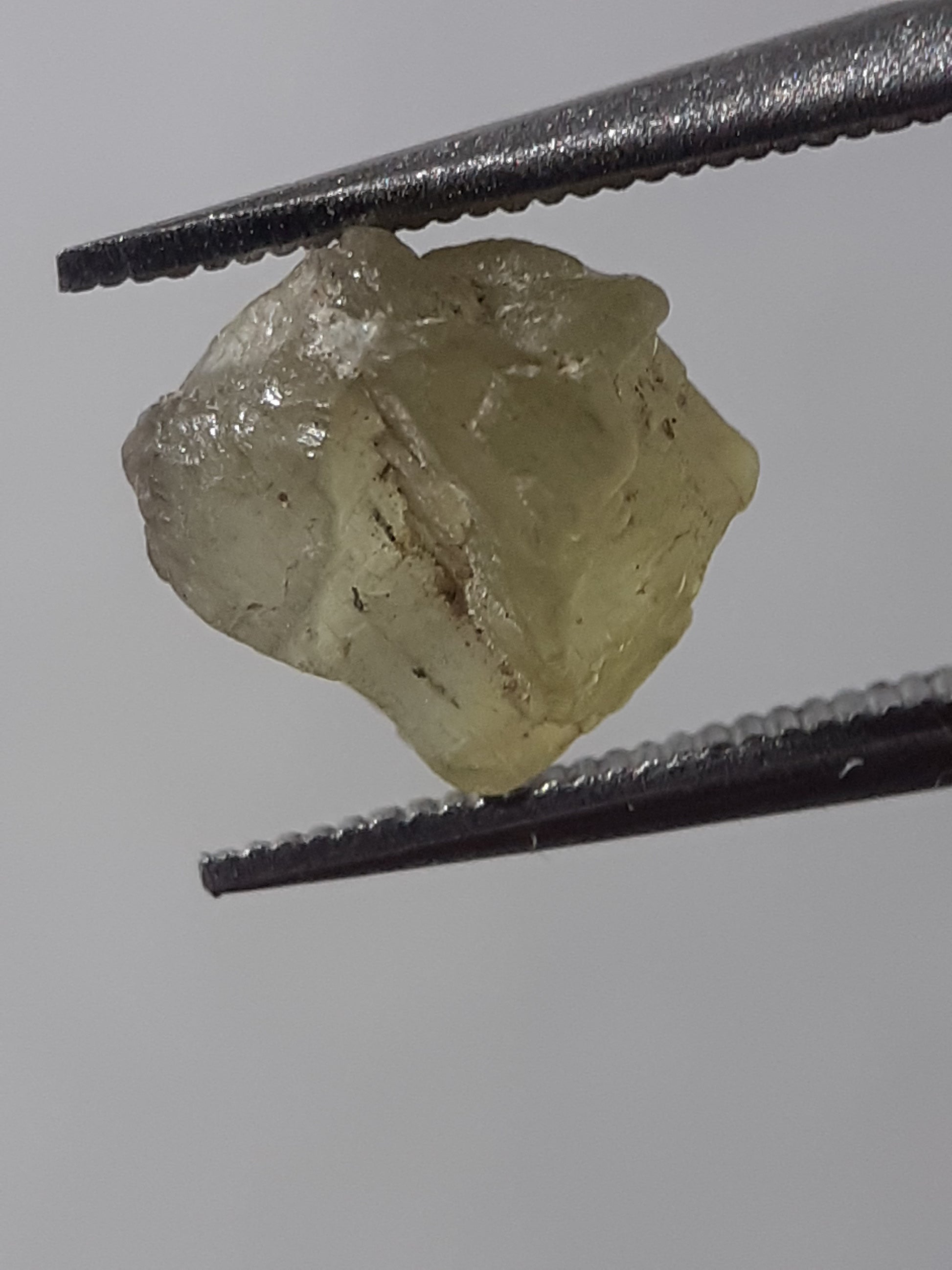 Natural Greenish Yellow Apatite - 1.19 ct - Rough Gemstone - unheated - Natural Gems Belgium