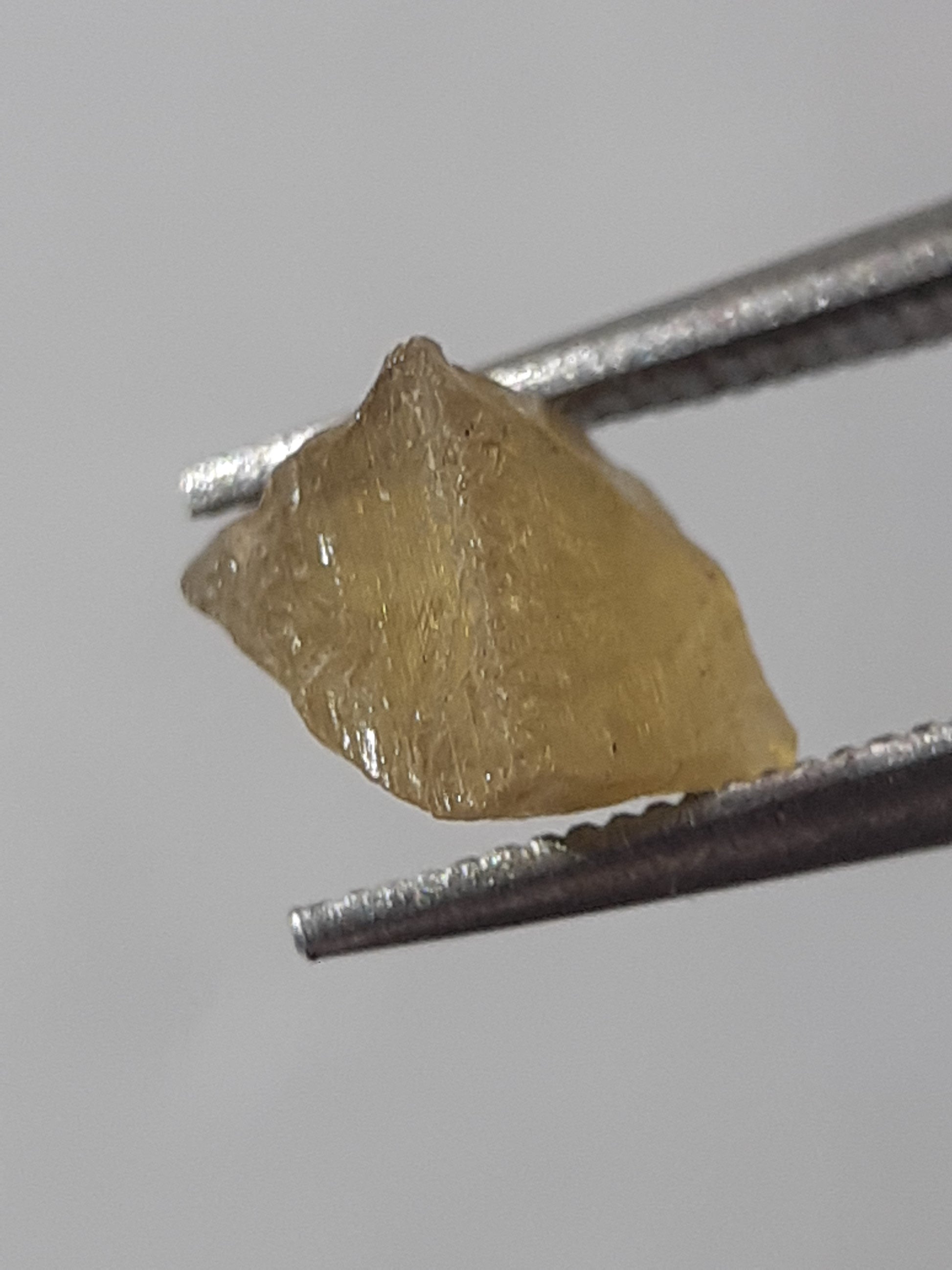 Natural Orangey Yellow Apatite - 0.84 ct - Rough Gemstone - unheated - Natural Gems Belgium