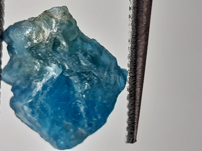 Natural Blue Apatite - 0.68 ct - Rough Gemstone - unheated - Natural Gems Belgium