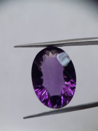 Natural deep purple Amethyst - 9.06 ct - oval - unheated - Natural Gems Belgium