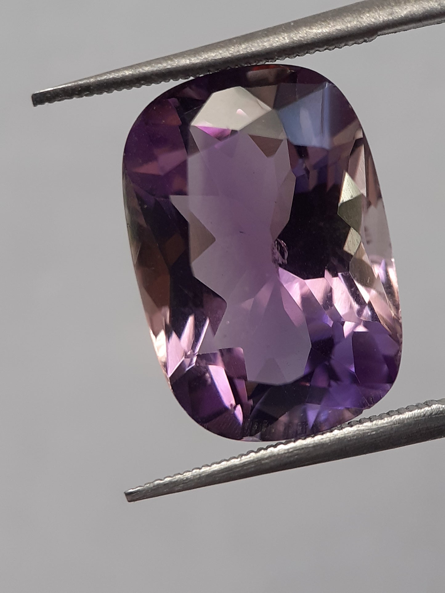 Natural purple Amethyst - 8.03 ct - cushion - unheated - Natural Gems Belgium