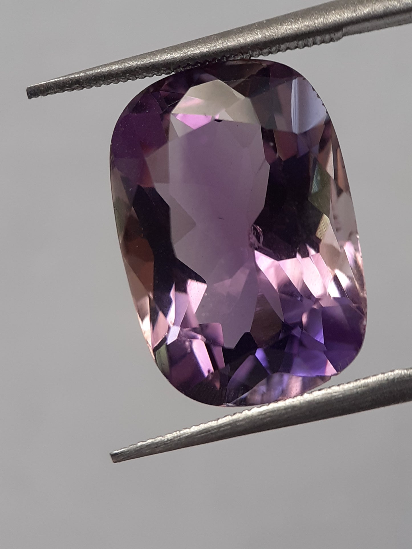 Natural purple Amethyst - 8.03 ct - cushion - unheated - Natural Gems Belgium