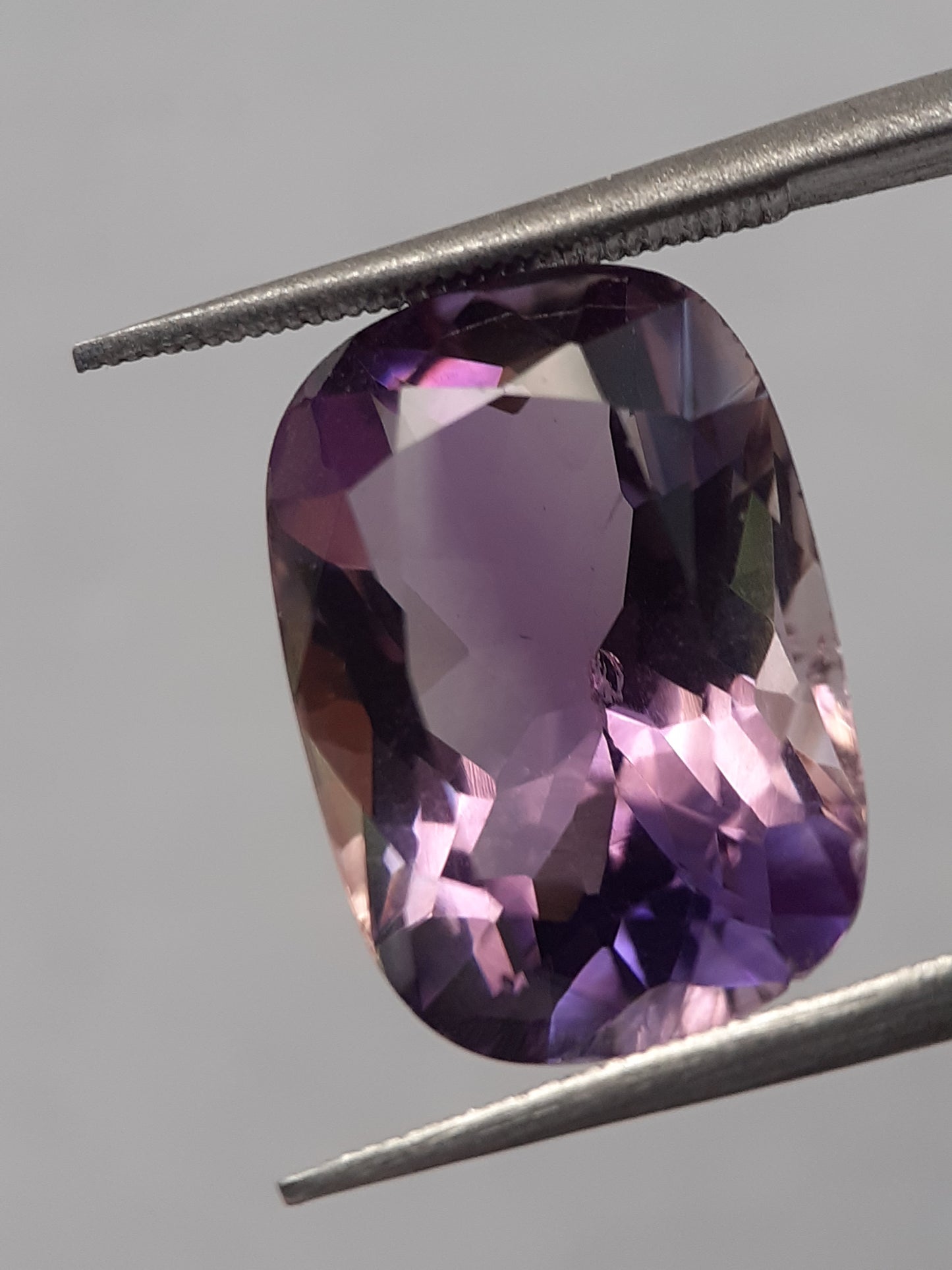 Natural purple Amethyst - 8.03 ct - cushion - unheated - Natural Gems Belgium