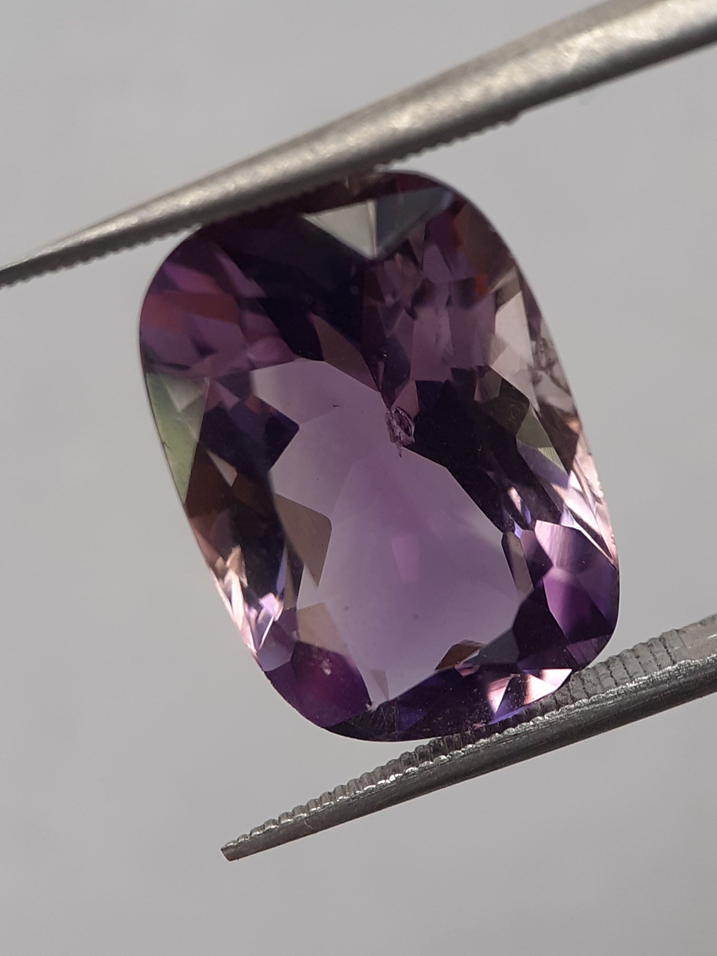 Natural purple Amethyst - 8.03 ct - cushion - unheated - Natural Gems Belgium