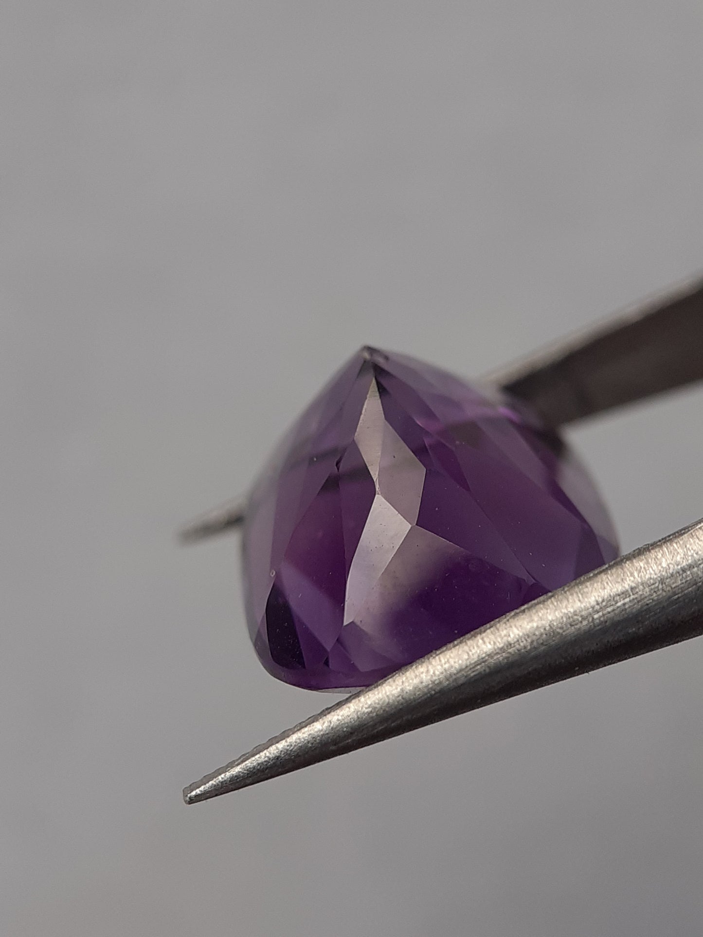 Natural purple Amethyst - 8.03 ct - cushion - unheated - Natural Gems Belgium