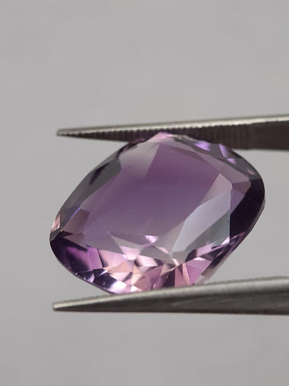 Natural purple Amethyst - 8.14 ct - cushion - unheated - Natural Gems Belgium