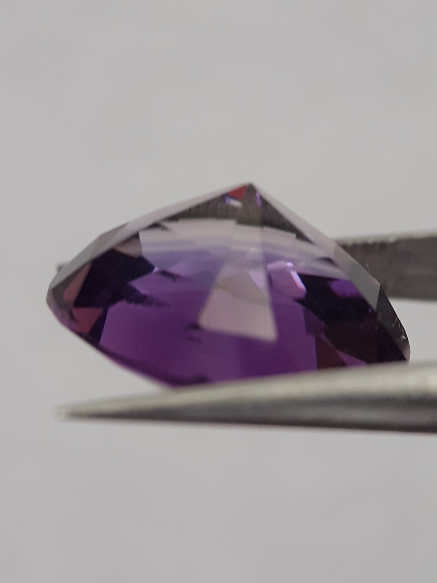 Natural purple Amethyst - 8.14 ct - cushion - unheated - Natural Gems Belgium