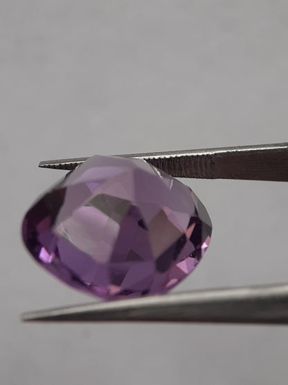 Natural purple Amethyst - 7.75 ct - cushion - unheated - Natural Gems Belgium