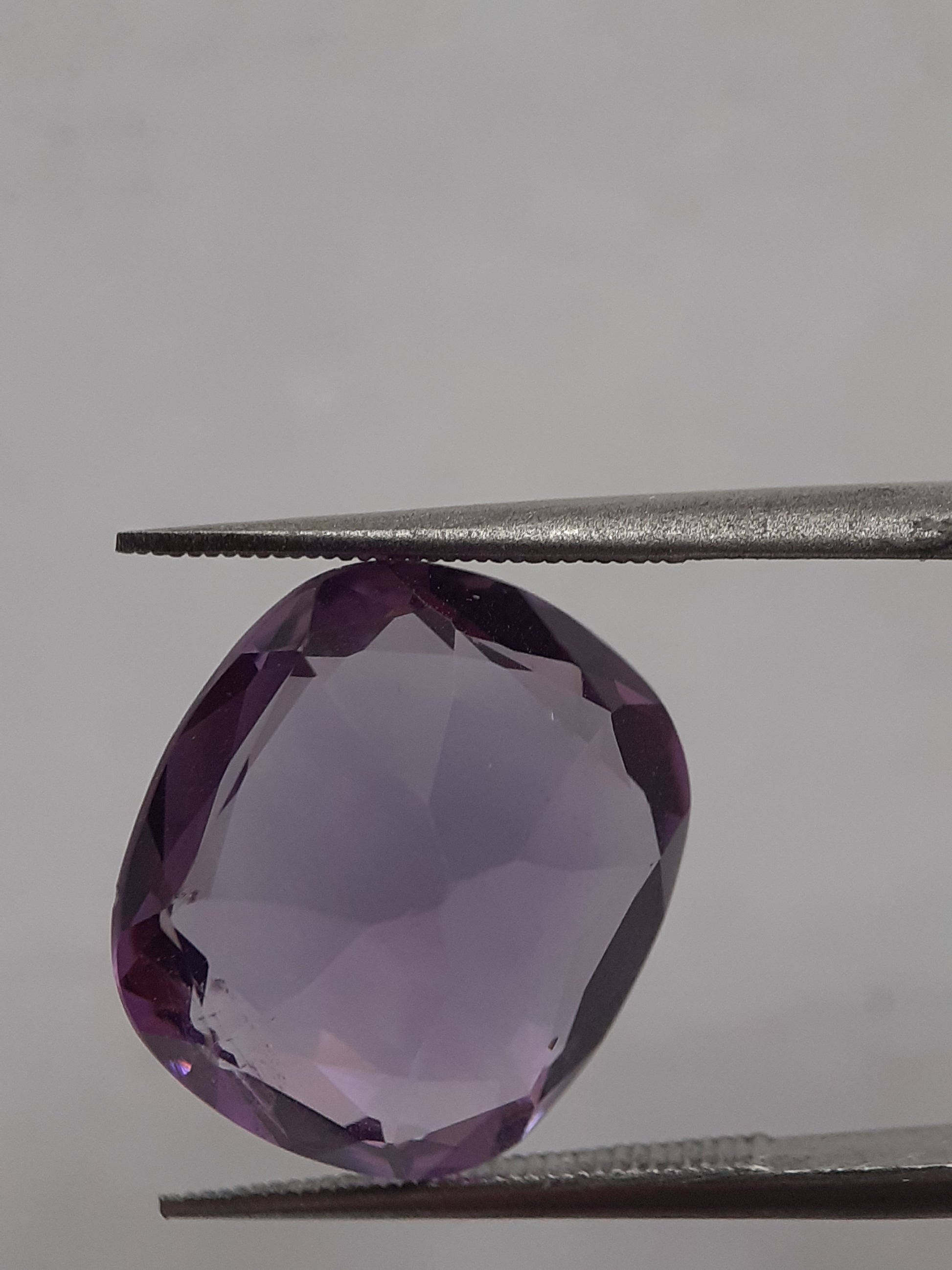 Natural purple Amethyst - 7.75 ct - cushion - unheated - Natural Gems Belgium