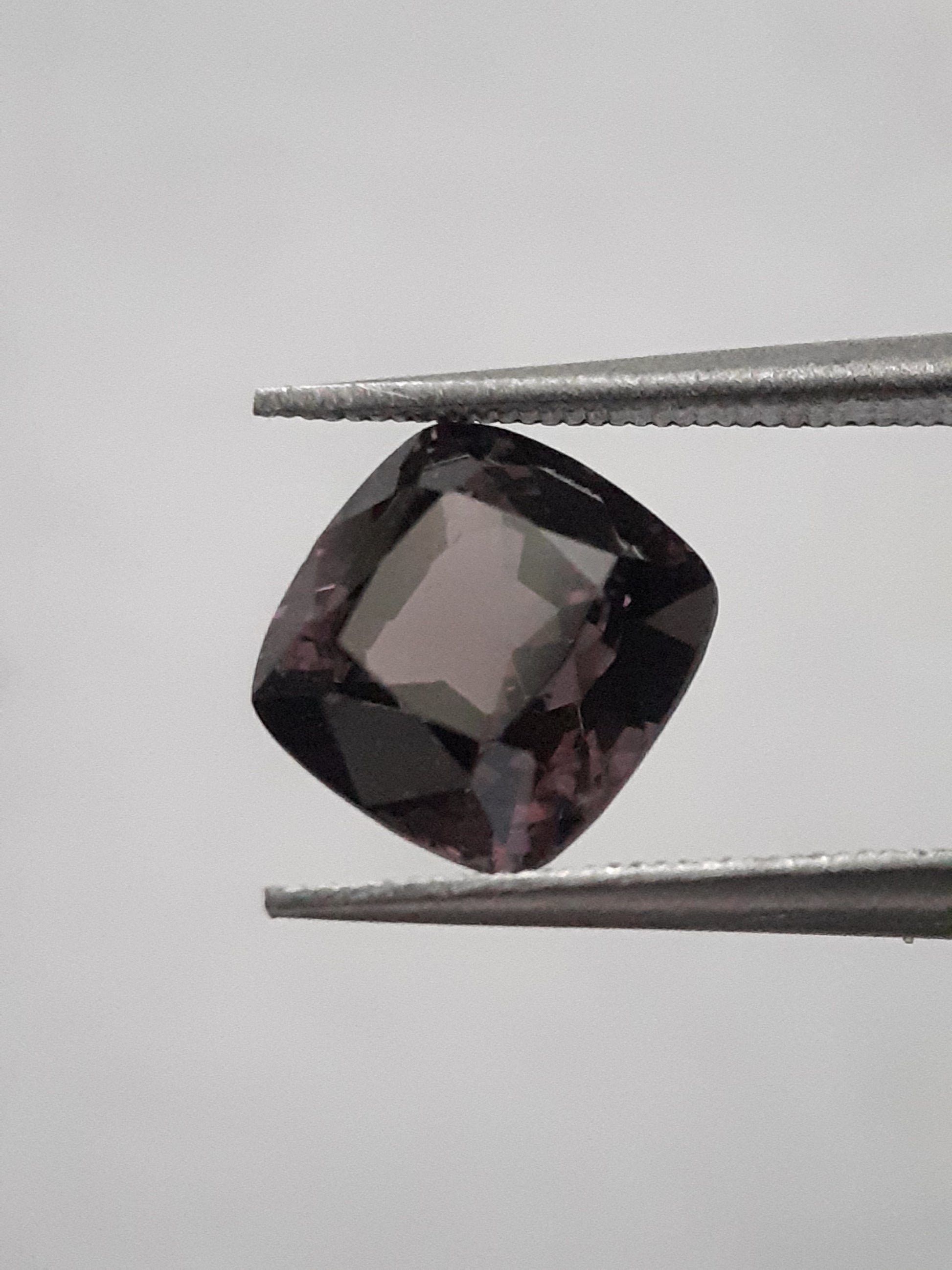 Natural Purple spinel - 2.50 ct - cushion - unheated - certified by NGB - Natural Gems Belgium