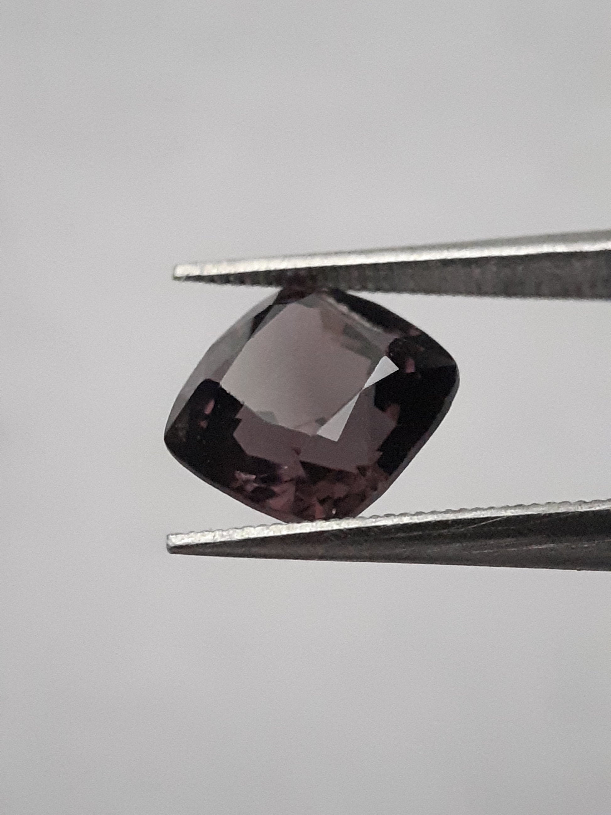 Natural Purple spinel - 2.50 ct - cushion - unheated - certified by NGB - Natural Gems Belgium