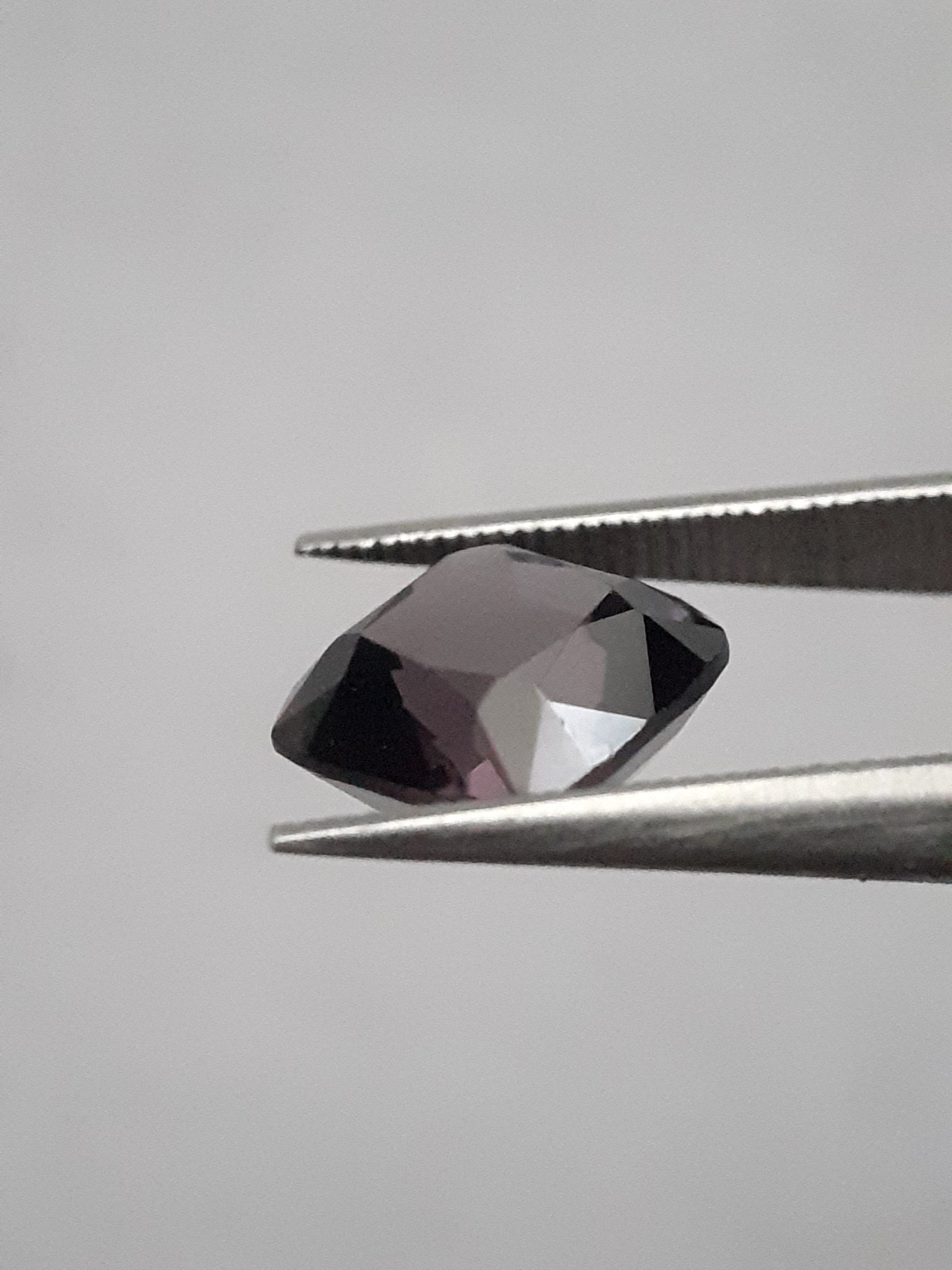 Natural Purple spinel - 2.50 ct - cushion - unheated - certified by NGB - Natural Gems Belgium