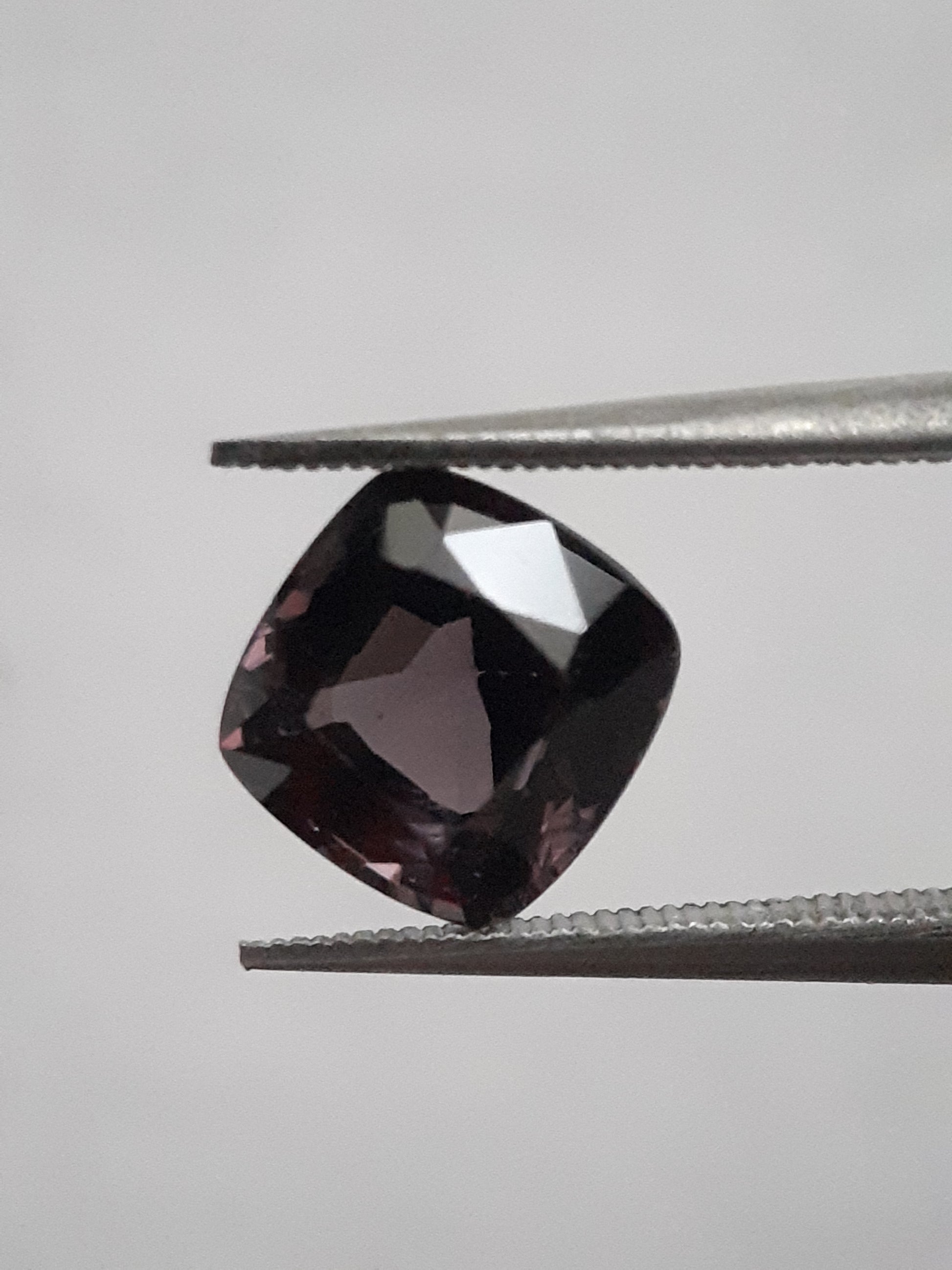 Natural Purple spinel - 2.50 ct - cushion - unheated - certified by NGB - Natural Gems Belgium