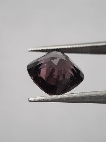 Natural Purple spinel - 2.50 ct - cushion - unheated - certified by NGB - Natural Gems Belgium