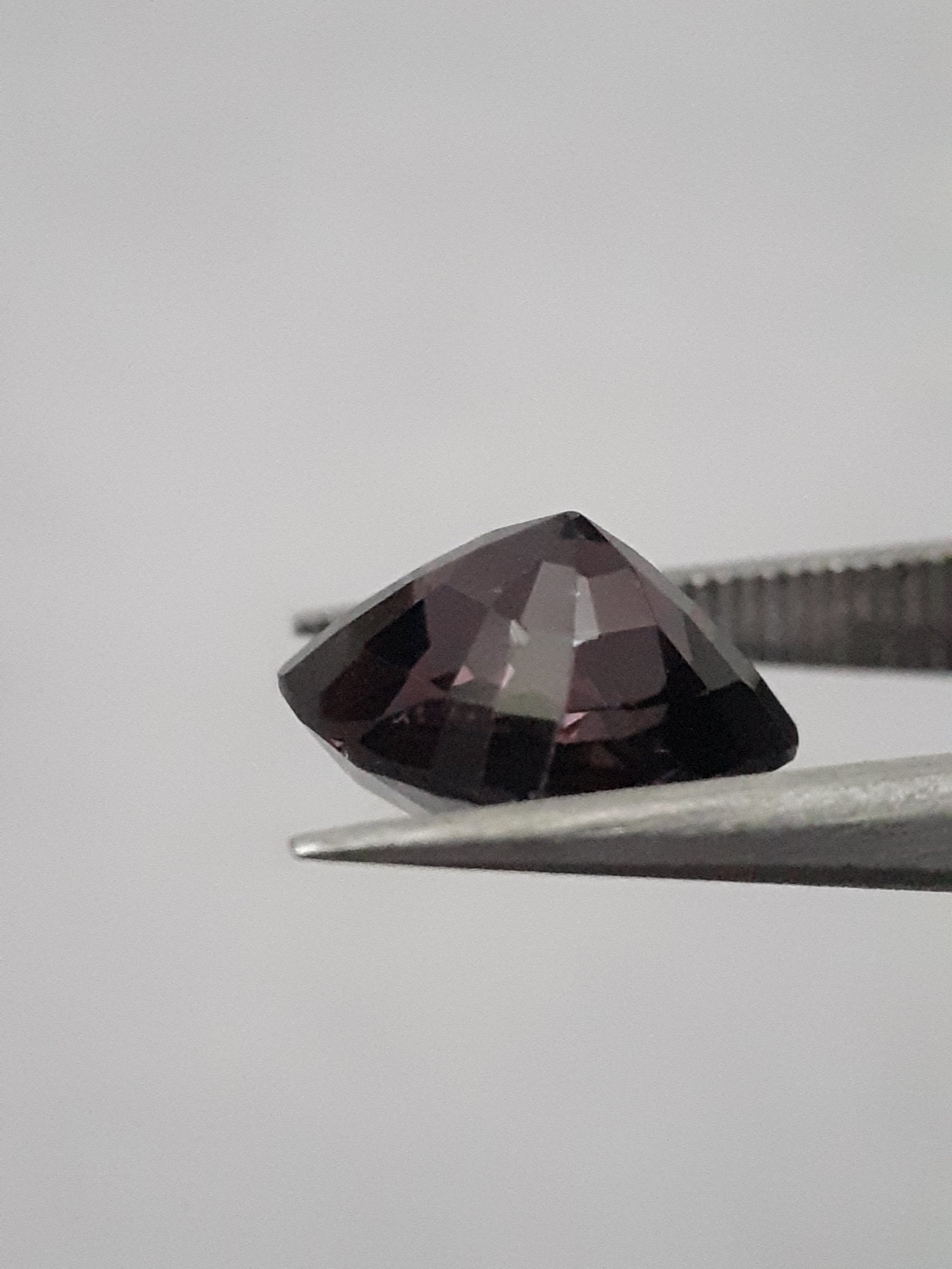 Natural Purple spinel - 2.50 ct - cushion - unheated - certified by NGB - Natural Gems Belgium