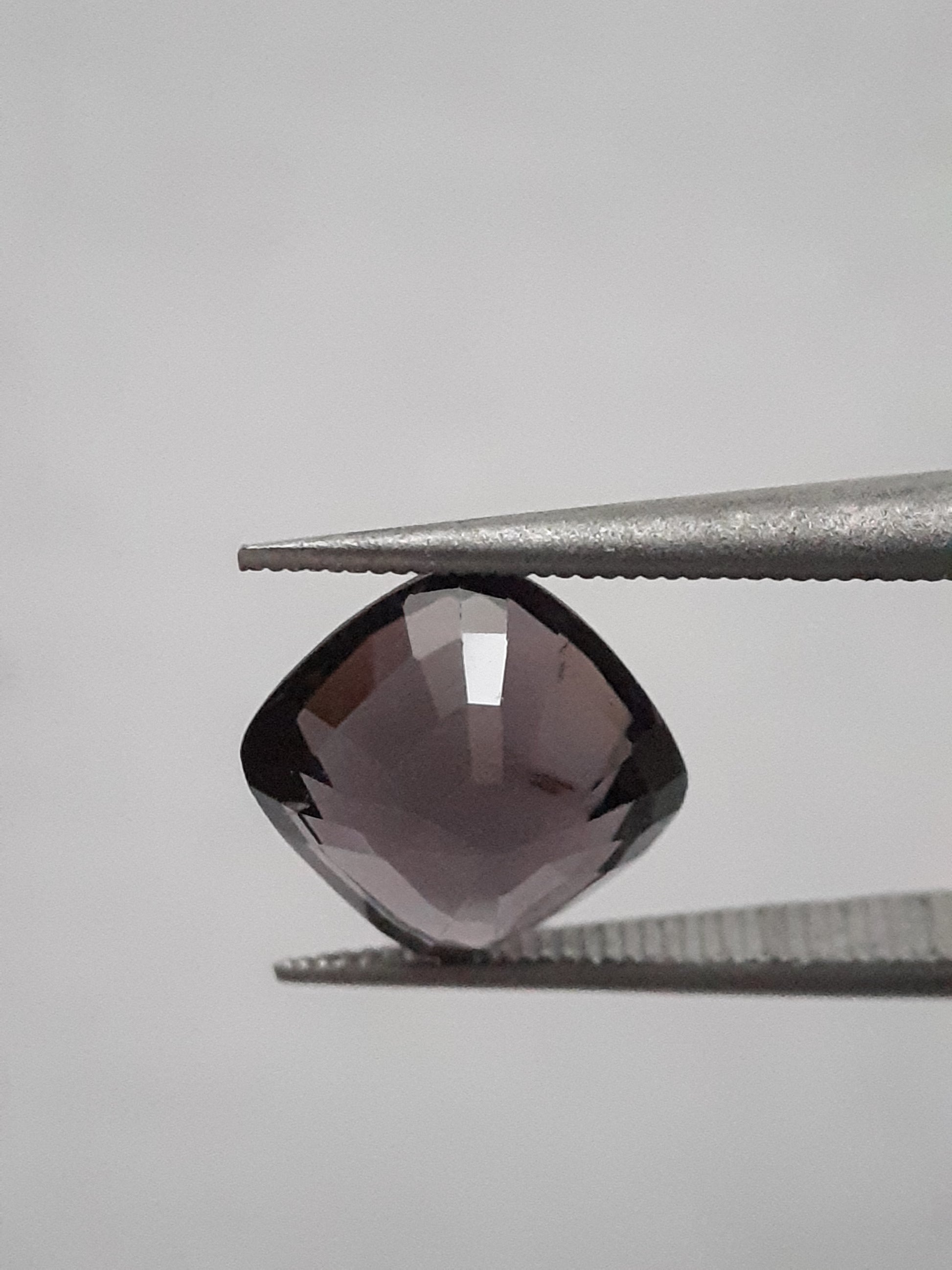 Natural Purple spinel - 2.50 ct - cushion - unheated - certified by NGB - Natural Gems Belgium