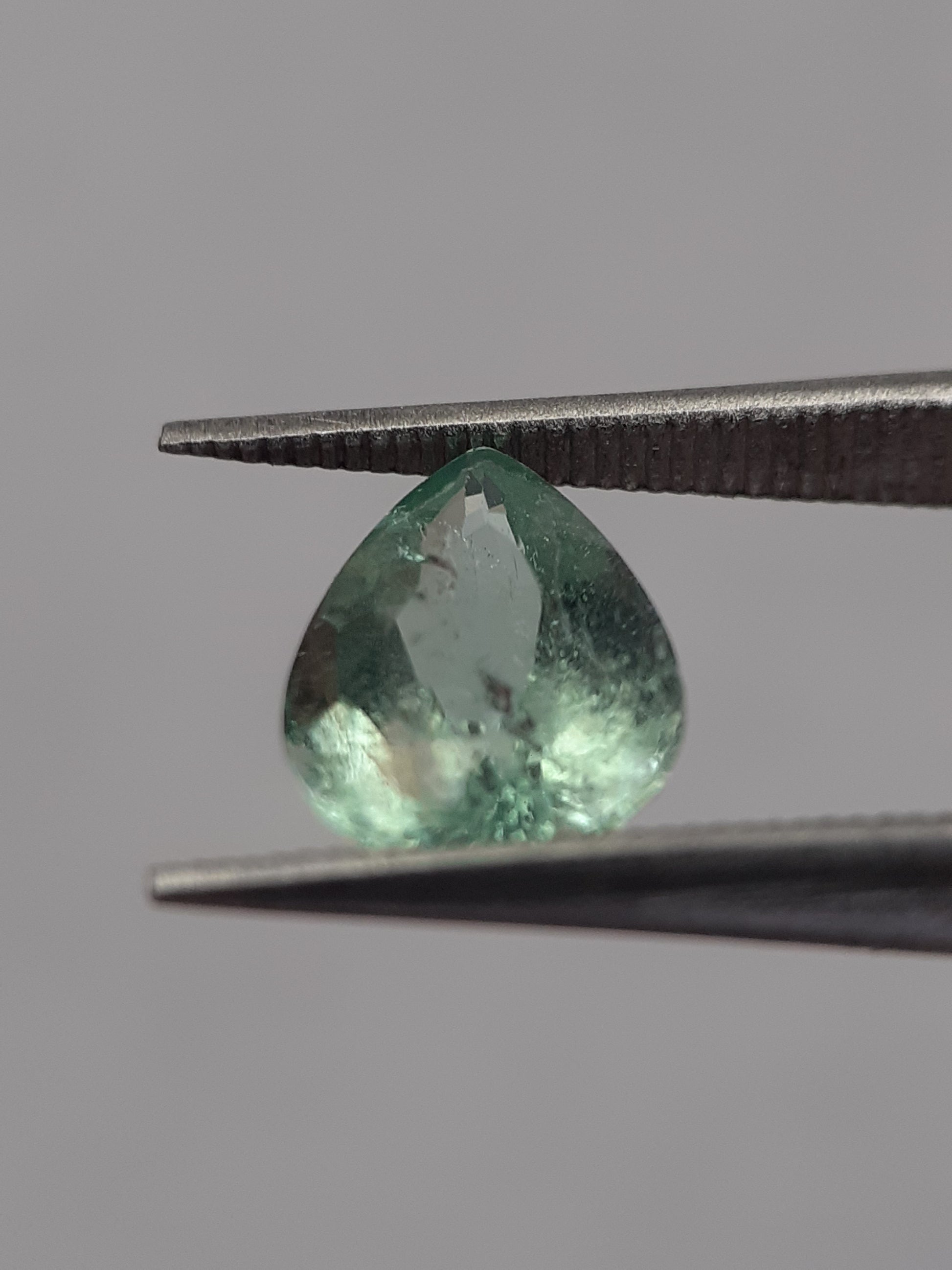 Natural light green Tourmaline - 1.18 ct - pear - unheated - certified by NGB - Natural Gems Belgium