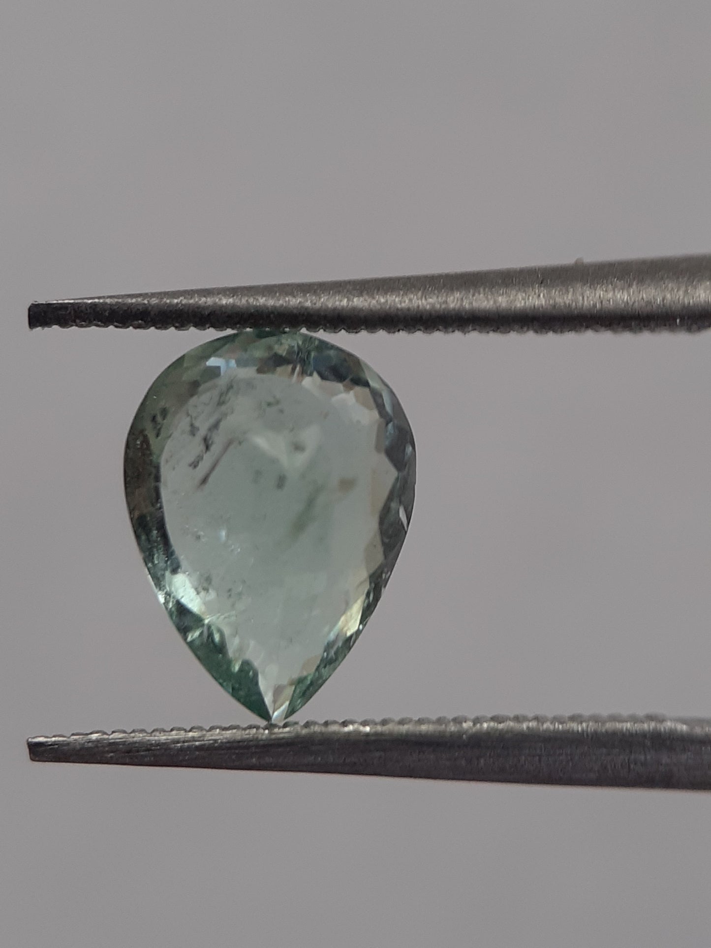 Natural light green Tourmaline - 1.18 ct - pear - unheated - certified by NGB - Natural Gems Belgium