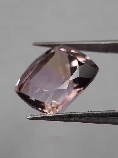 Natural light purple and yellow Ametrine - 8.15 ct - octagon - unheated - Bolivia - certified by NGB - Natural Gems Belgium