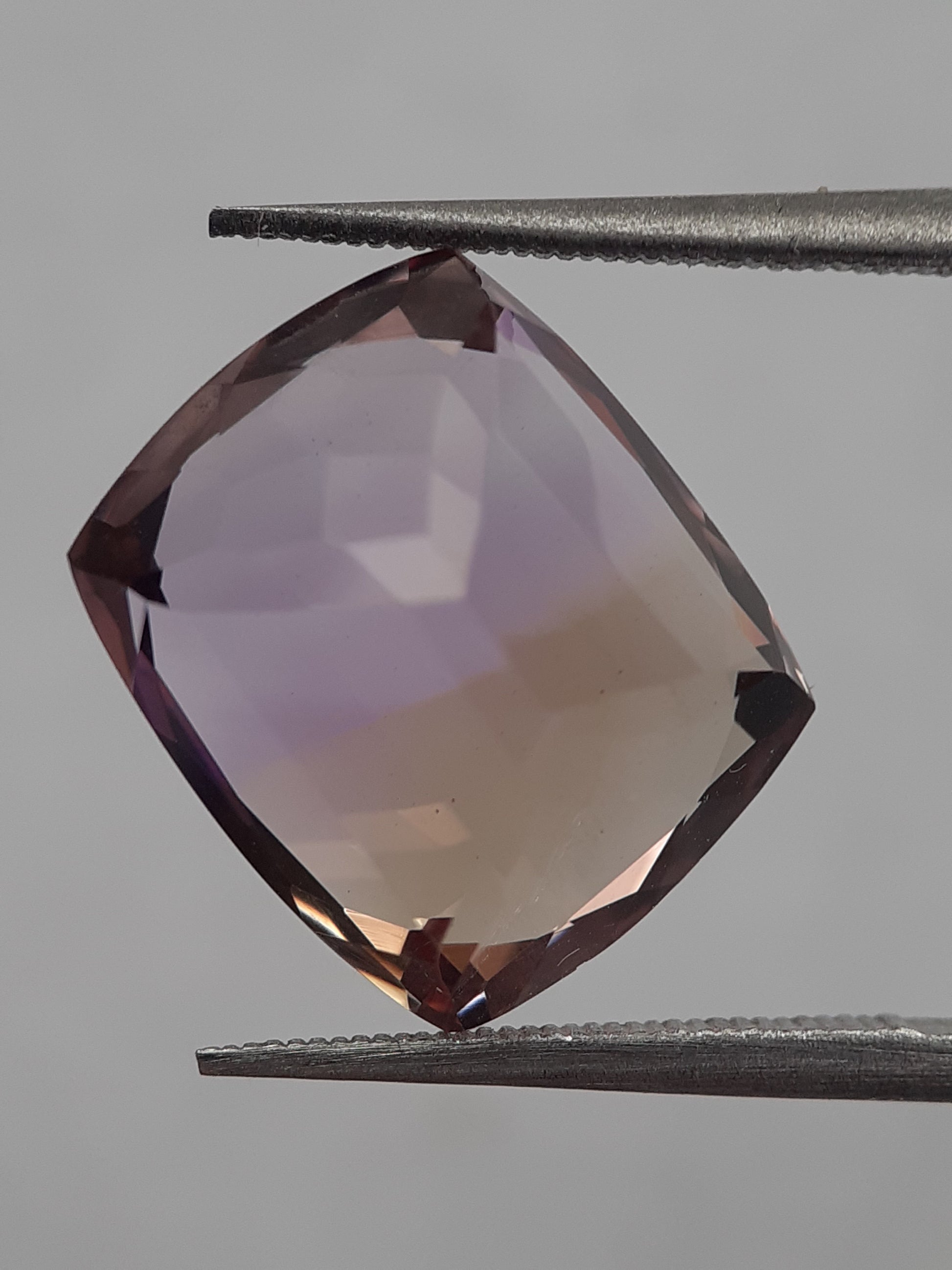 Natural light purple and yellow Ametrine - 8.15 ct - octagon - unheated - Bolivia - certified by NGB - Natural Gems Belgium