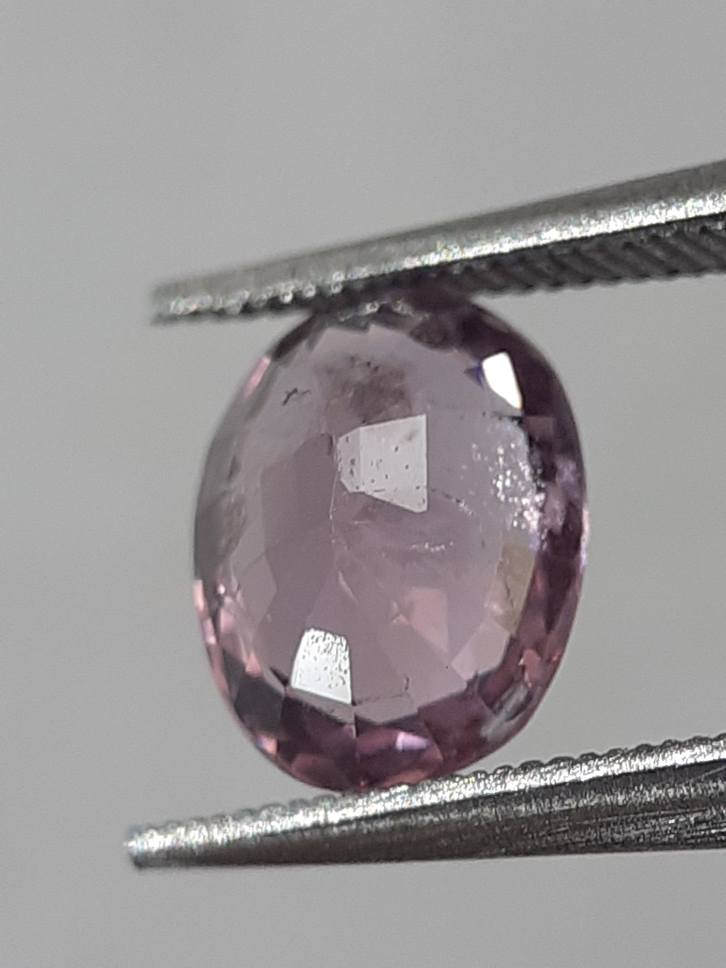 Natural Pinkish Purple spinel - 1.09 ct - oval - unheated - certified by NGB - Natural Gems Belgium