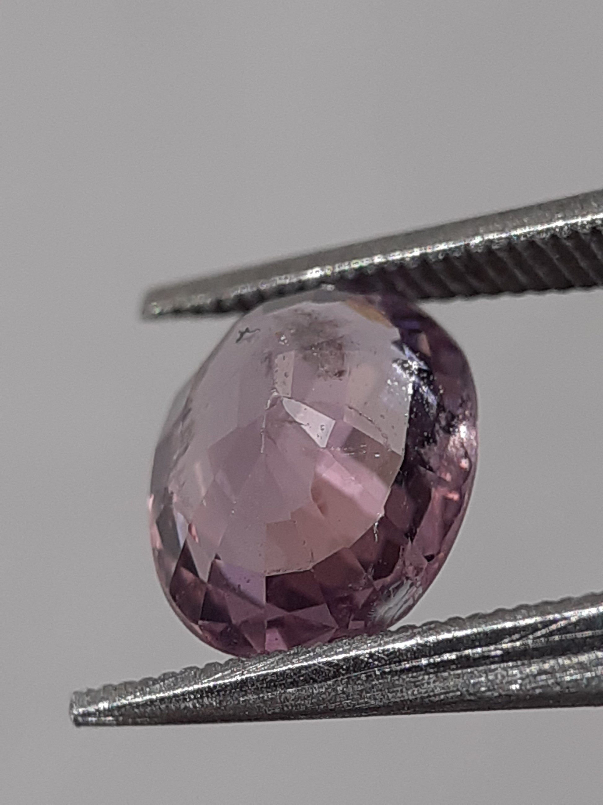 Natural Pinkish Purple spinel - 1.09 ct - oval - unheated - certified by NGB - Natural Gems Belgium