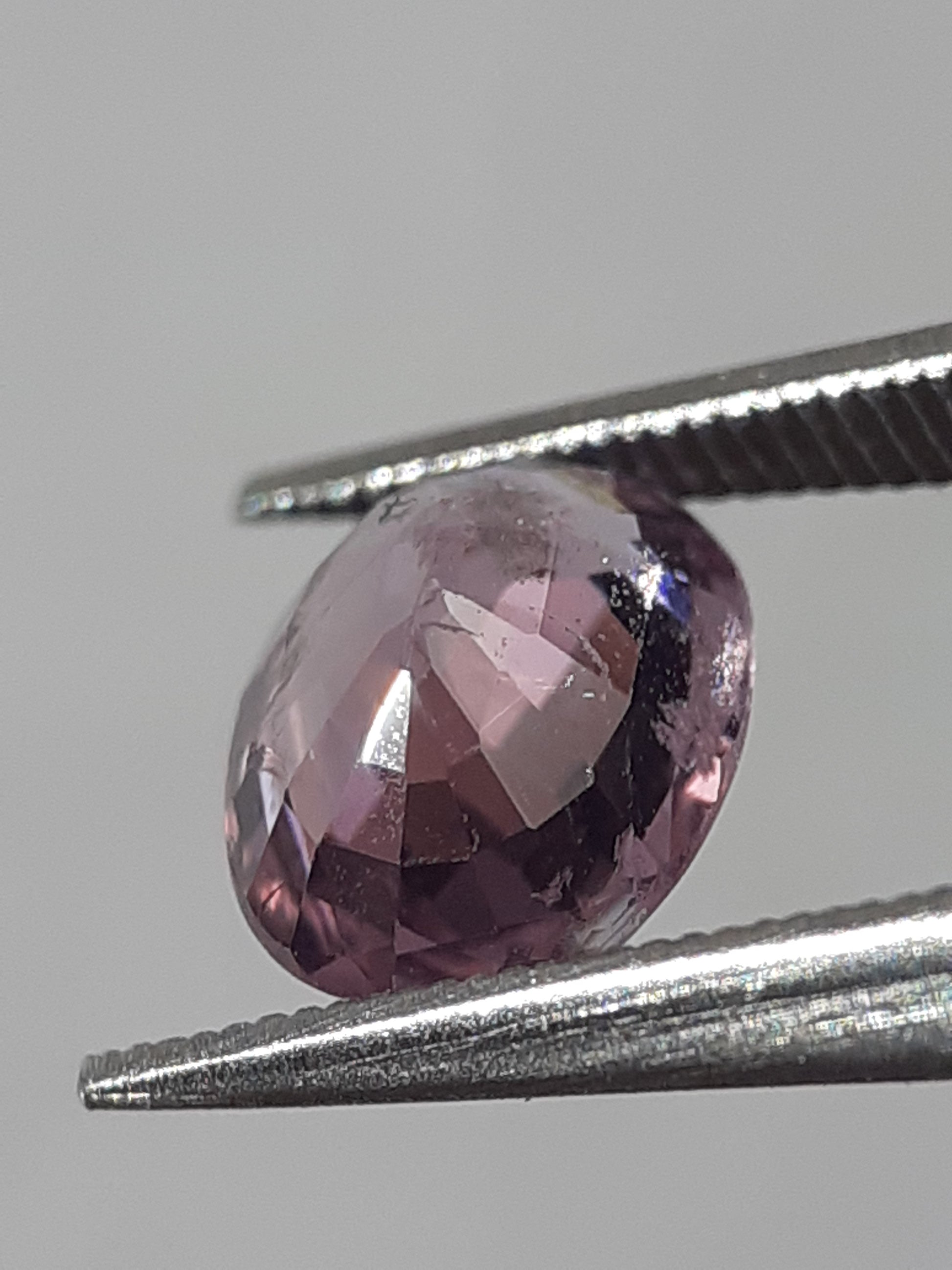 Natural Pinkish Purple spinel - 1.09 ct - oval - unheated - certified by NGB - Natural Gems Belgium