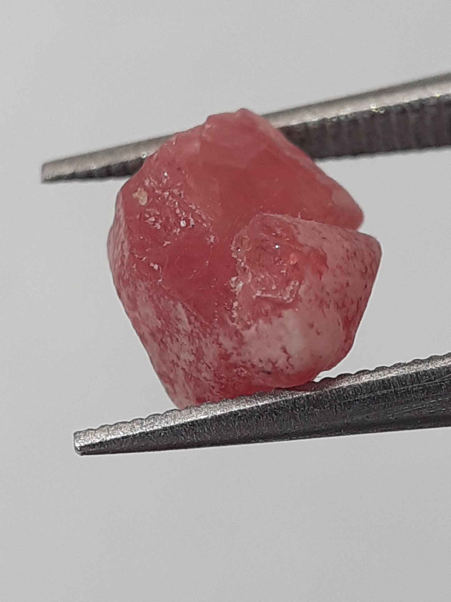 Natural Red Spinel - 1.67 ct - Rough Gemstone - unheated - Natural Gems Belgium