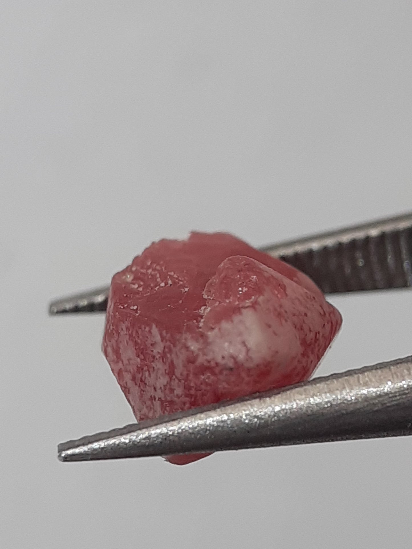 Natural Red Spinel - 1.67 ct - Rough Gemstone - unheated - Natural Gems Belgium