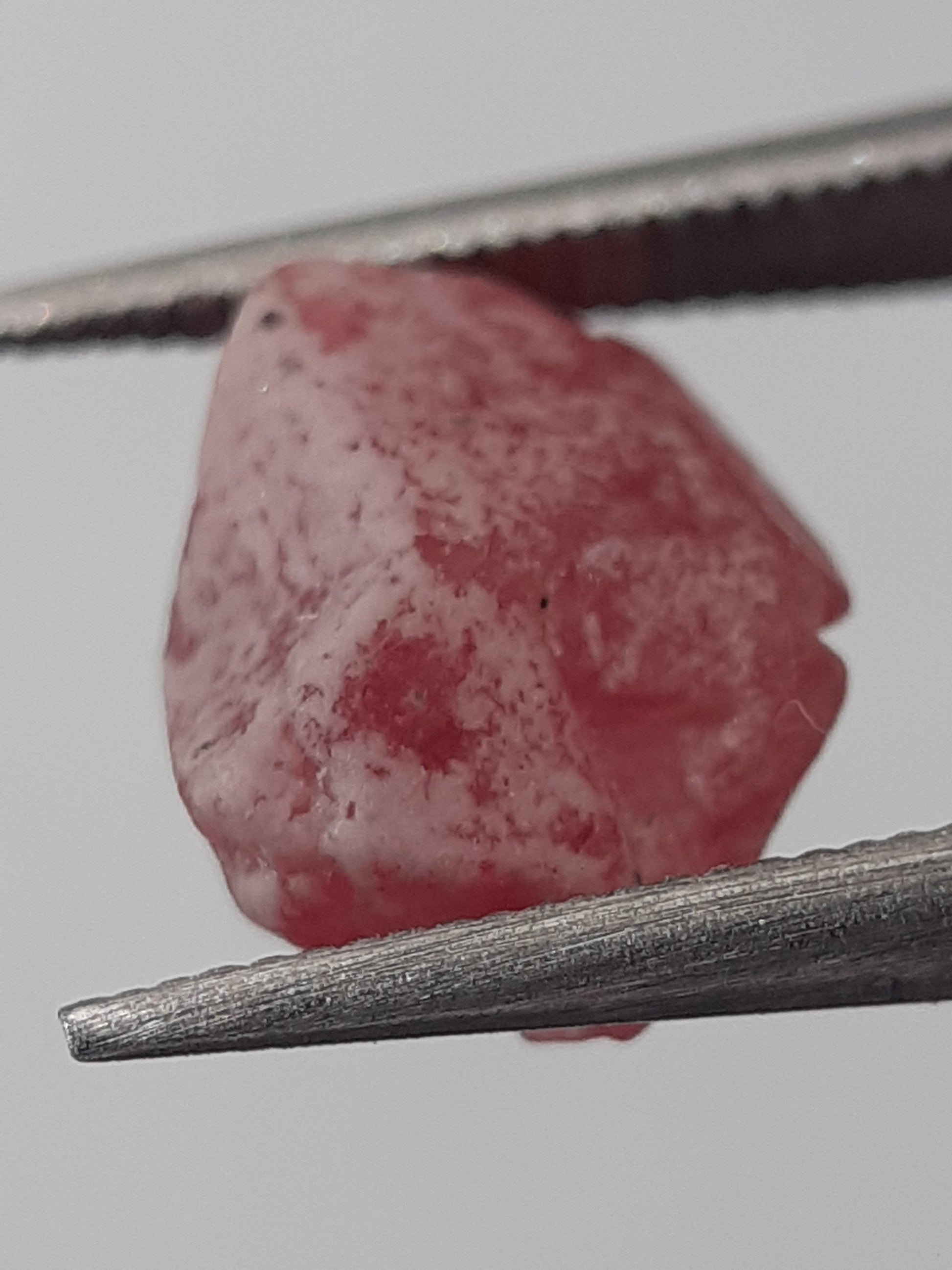 Natural Red Spinel - 1.67 ct - Rough Gemstone - unheated - Natural Gems Belgium