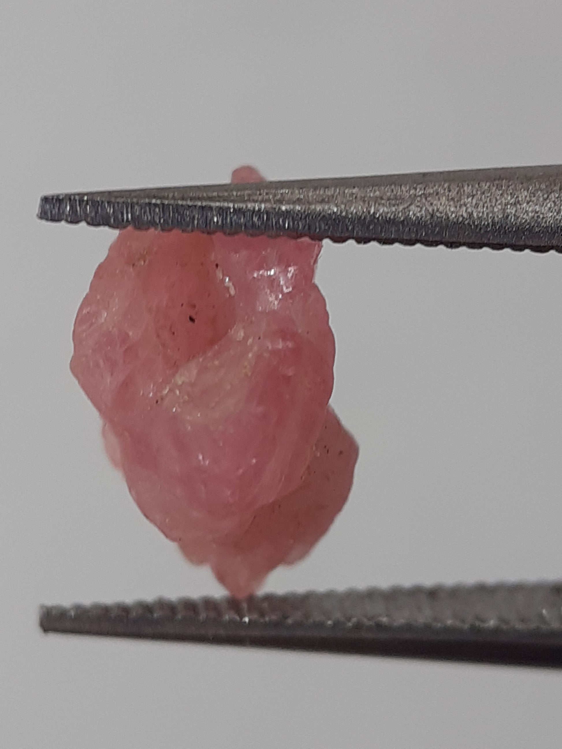 Natural Pink Spinel - 1.53 ct - Rough Gemstone - unheated - Natural Gems Belgium