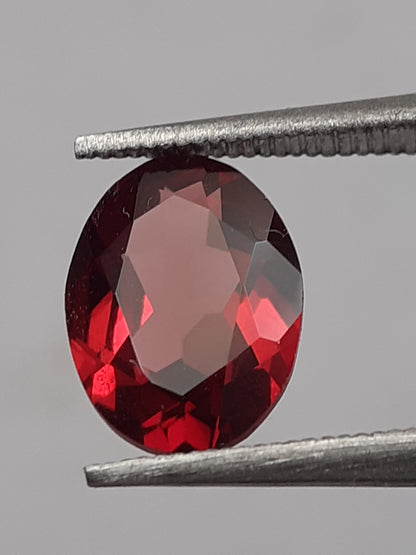 Natural orangy red Rhodolite Garnet - 1.17 ct - Oval - unheated - Natural Gems Belgium