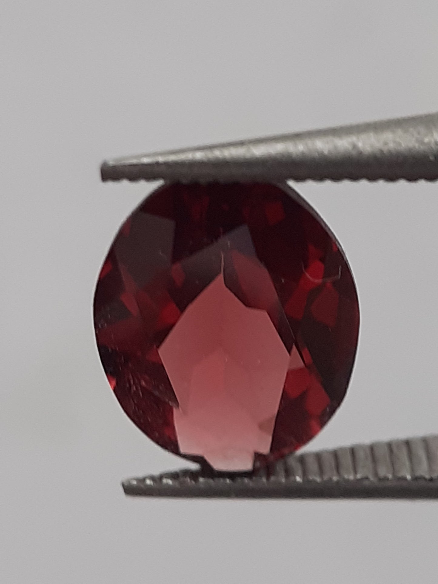 Natural orangy red Rhodolite Garnet - 1.17 ct - Oval - unheated - Natural Gems Belgium